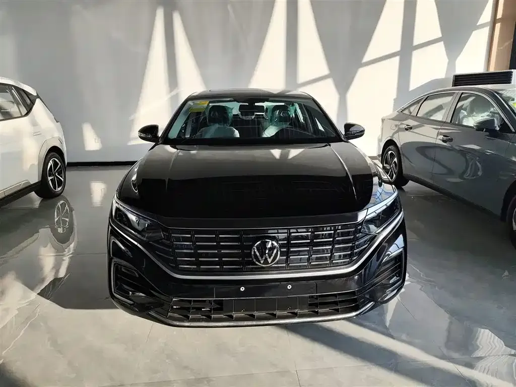 Volkswagen Passat New Energy — фото 9