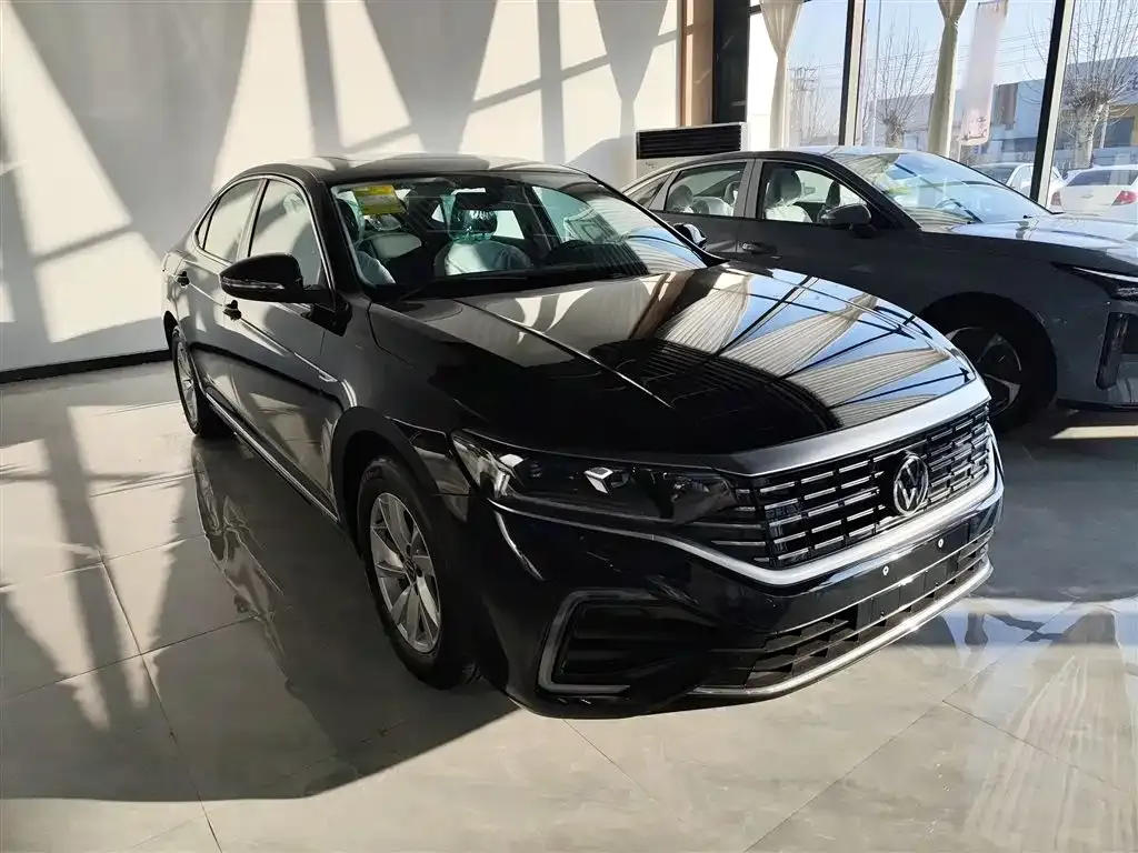 Volkswagen Passat New Energy — фото 3