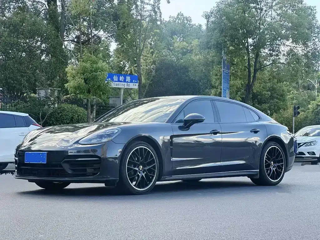 Porsche Panamera — фото 1