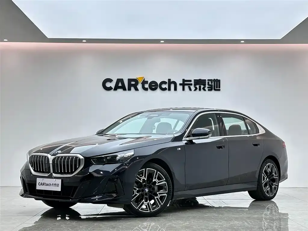 BMW 5 Series — фото 1