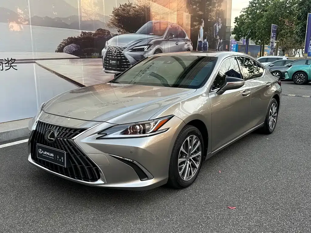 Lexus ES — фото 1
