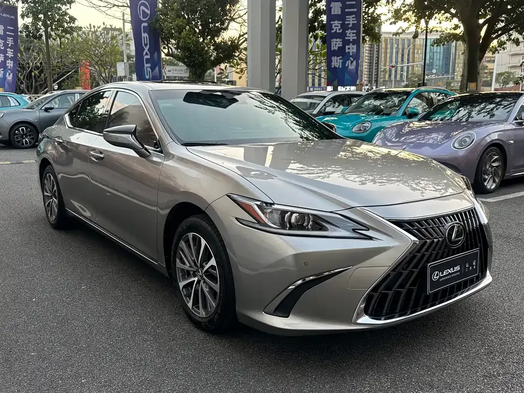 Lexus ES — фото 10