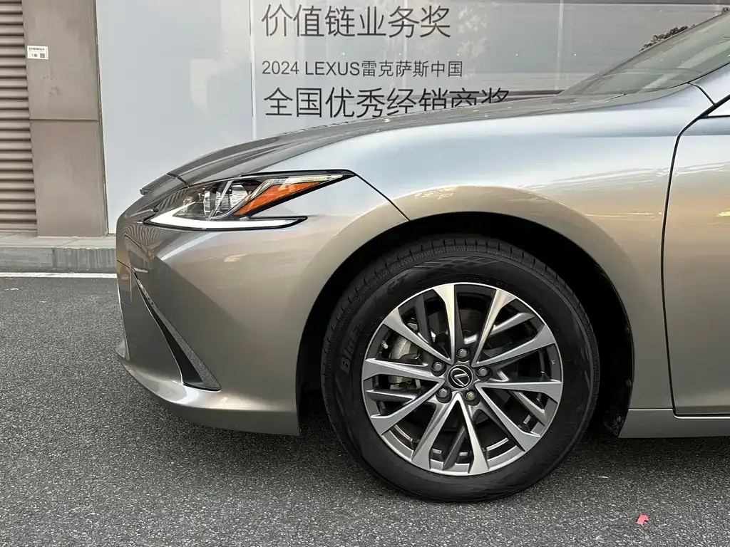 Lexus ES — фото 5