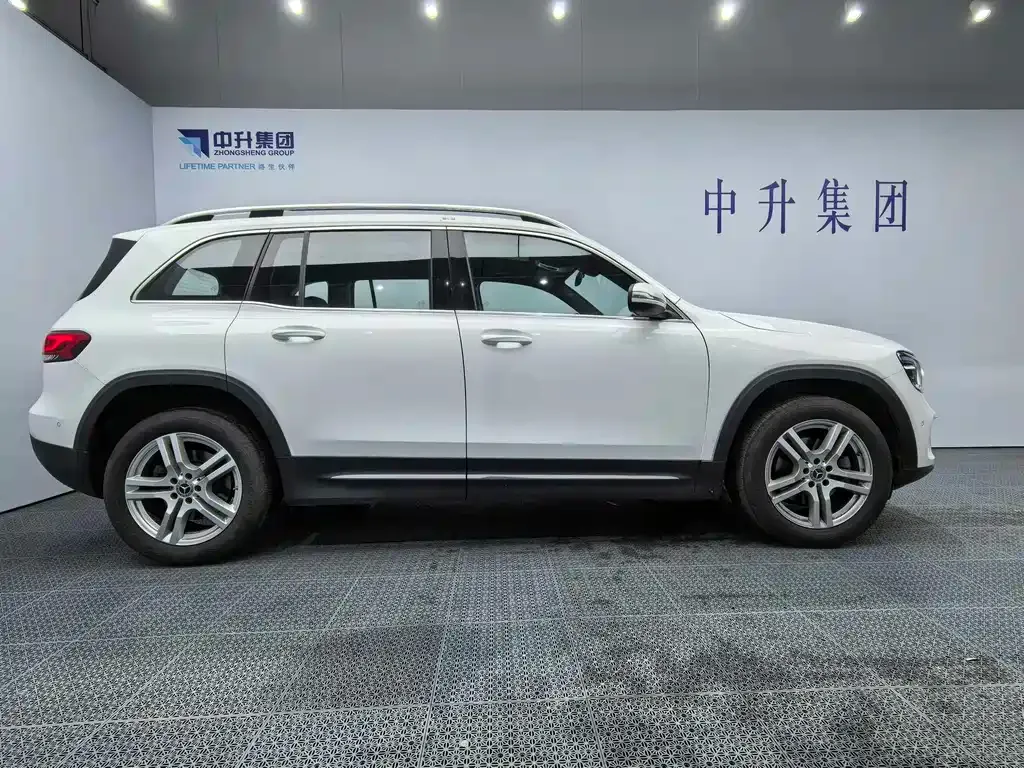 Mercedes-Benz GLB — фото 10