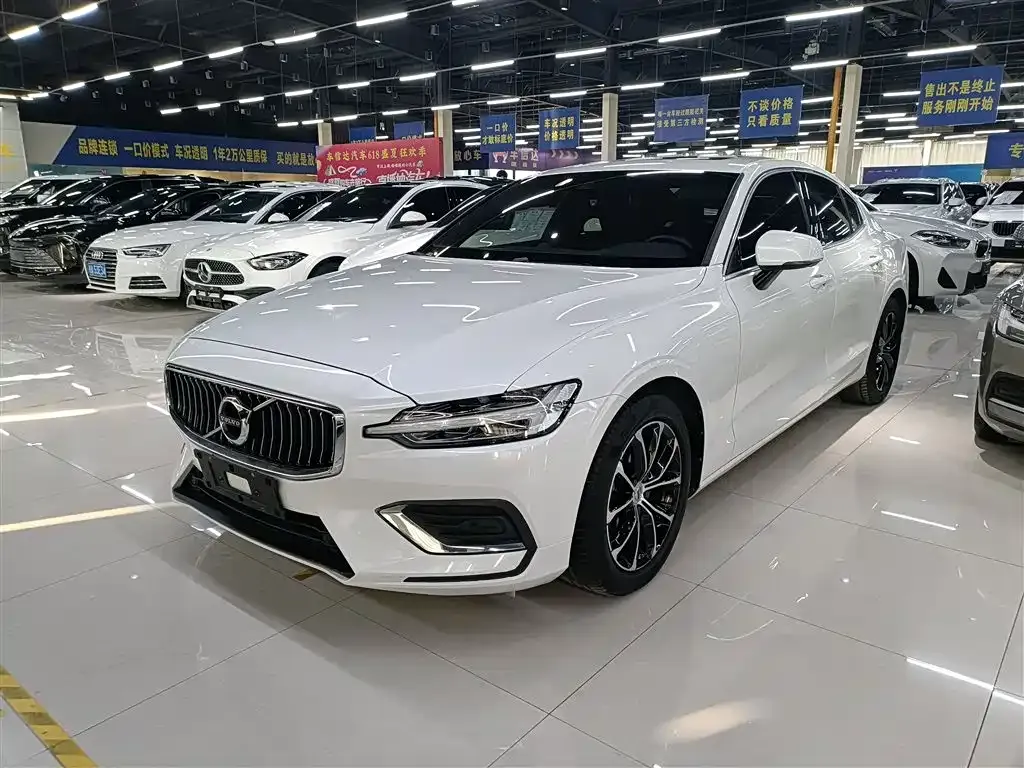 Volvo S60 2021 из CN, фото 4