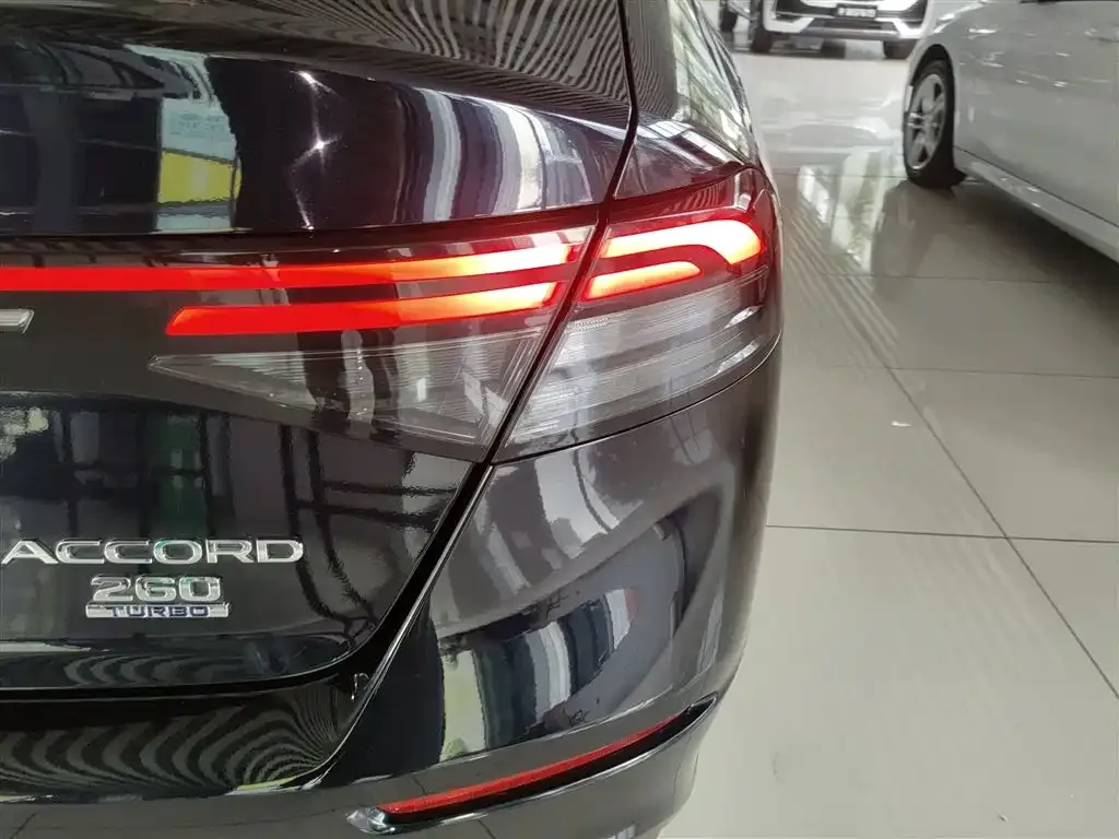 Honda Accord — фото 8