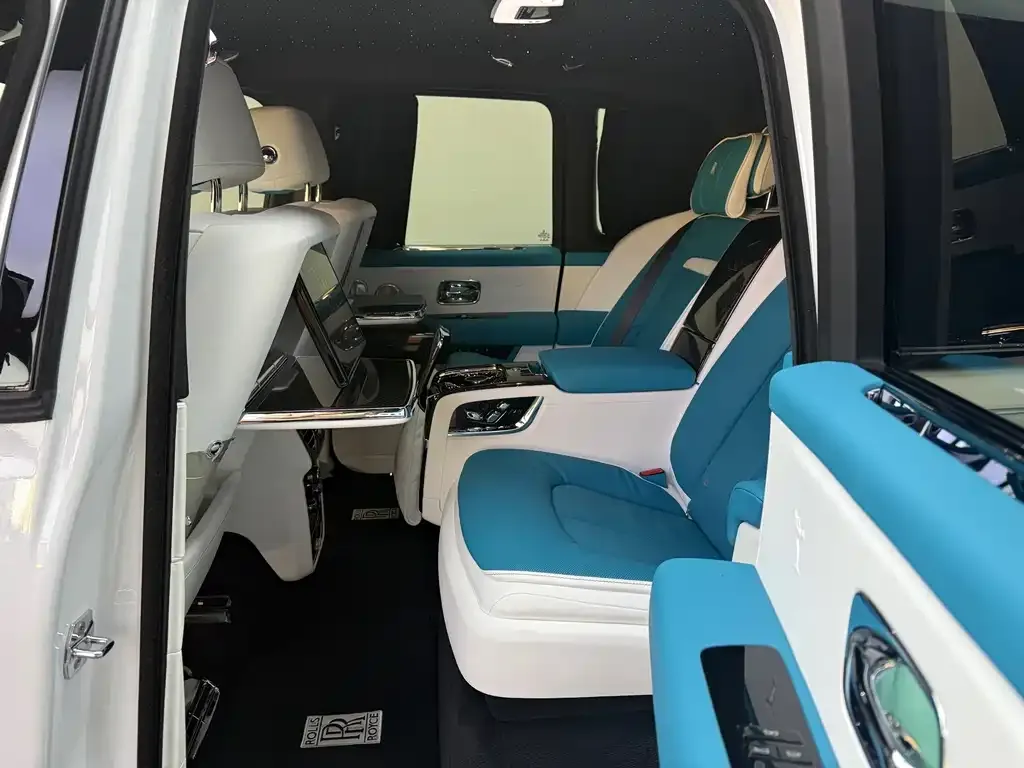 Rolls-Royce Cullinan 2024 из CN, фото 2