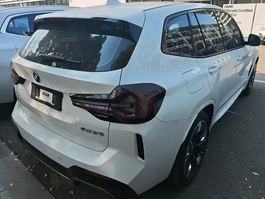 BMW iX3 — фото 9