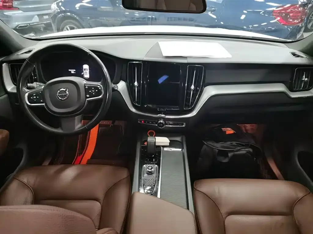 Volvo XC60 — фото 9