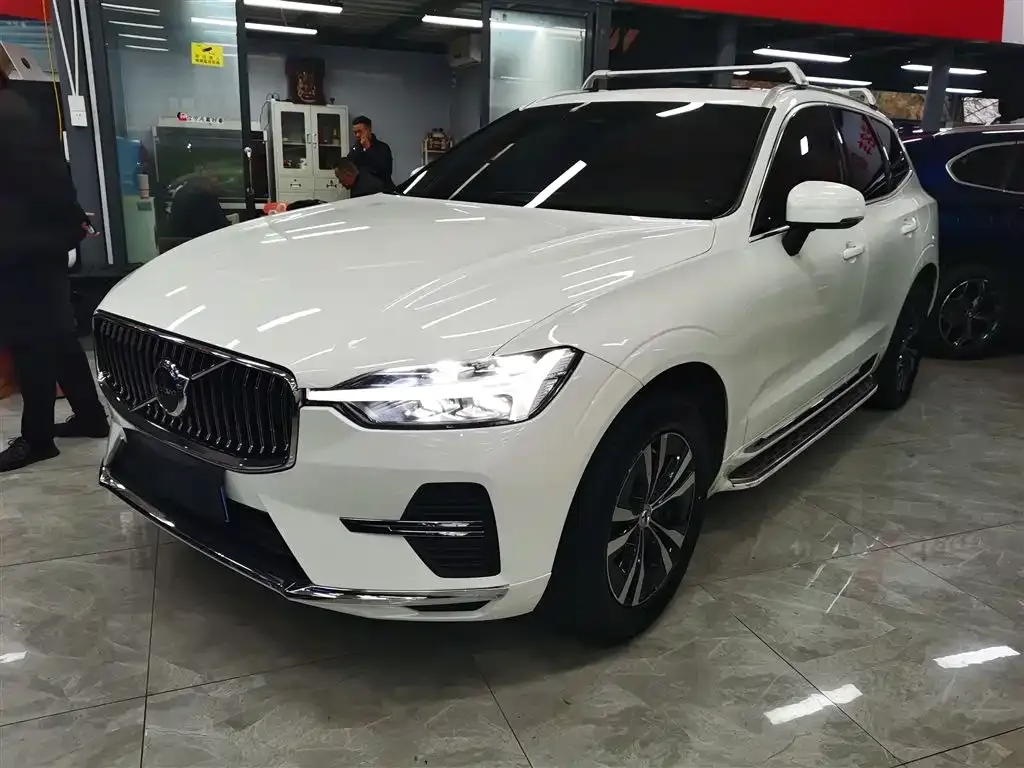 Volvo XC60 — фото 10