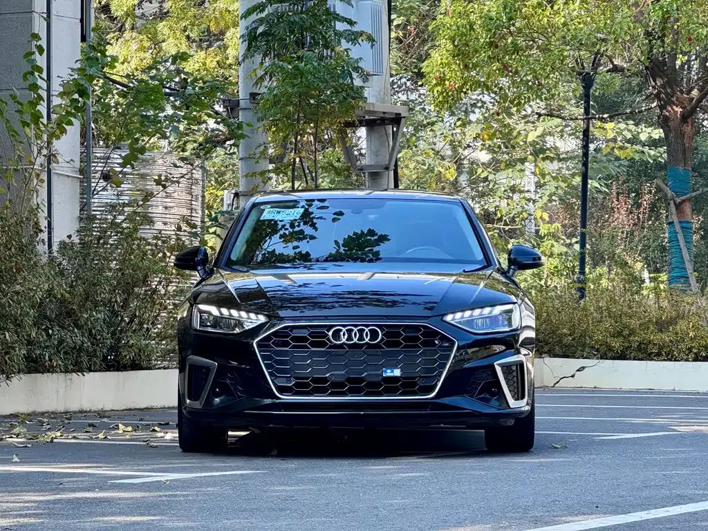Audi A4L 2021 из CN, фото 2