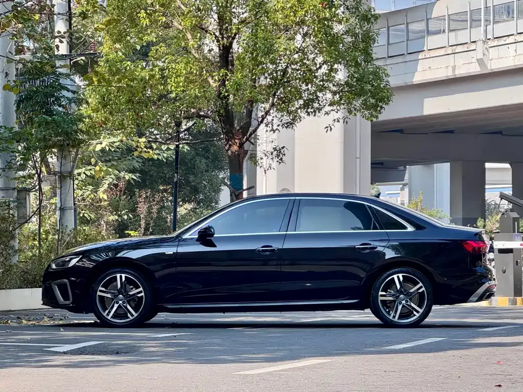 Audi A4L 2021 из CN, фото 8