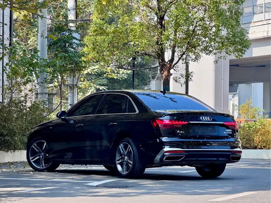 Audi A4L 2021 из CN, фото 9