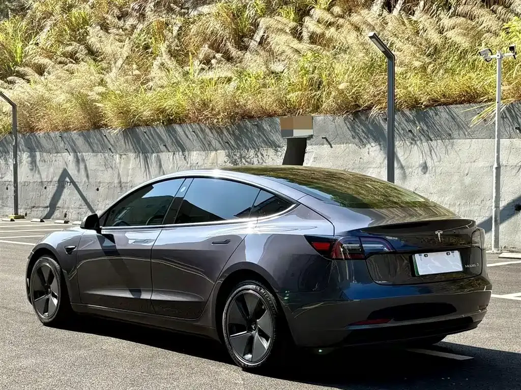 Tesla Model 3 — фото 9