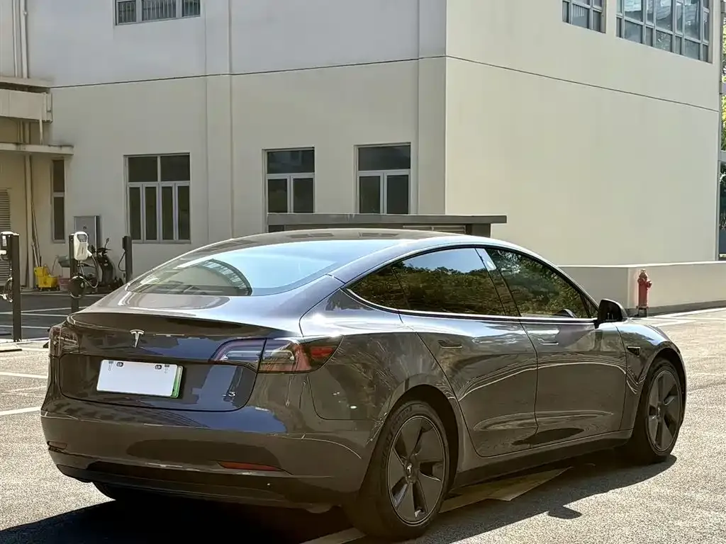 Tesla Model 3 — фото 8