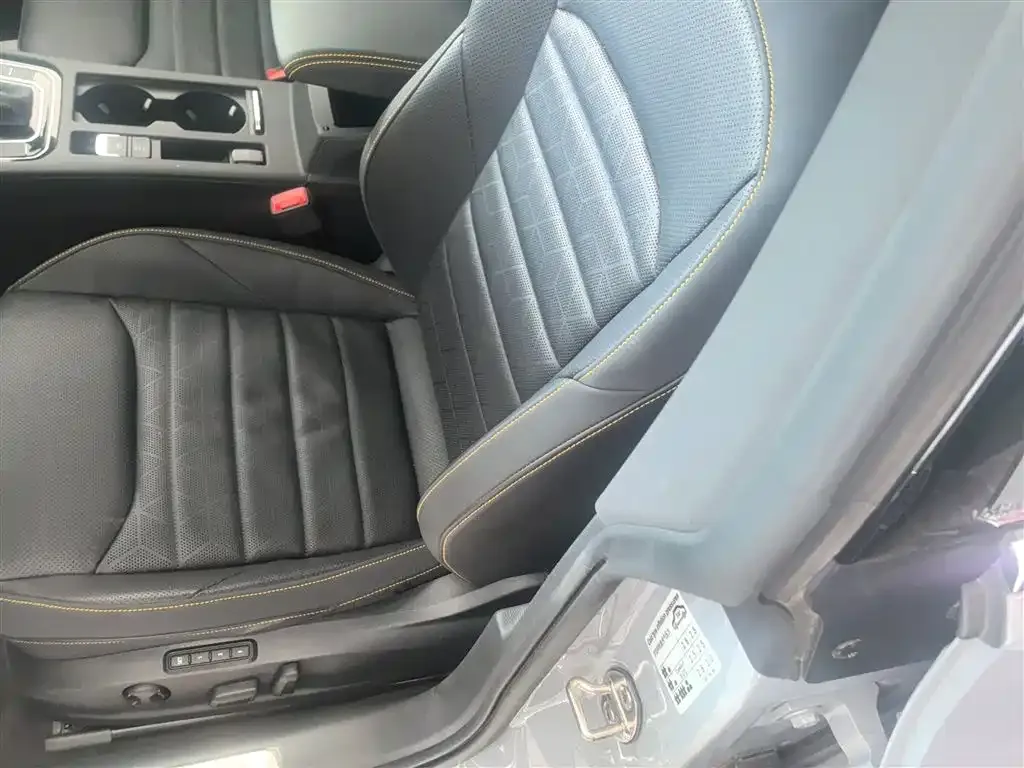 Volkswagen CC 2025 из CN, фото 5
