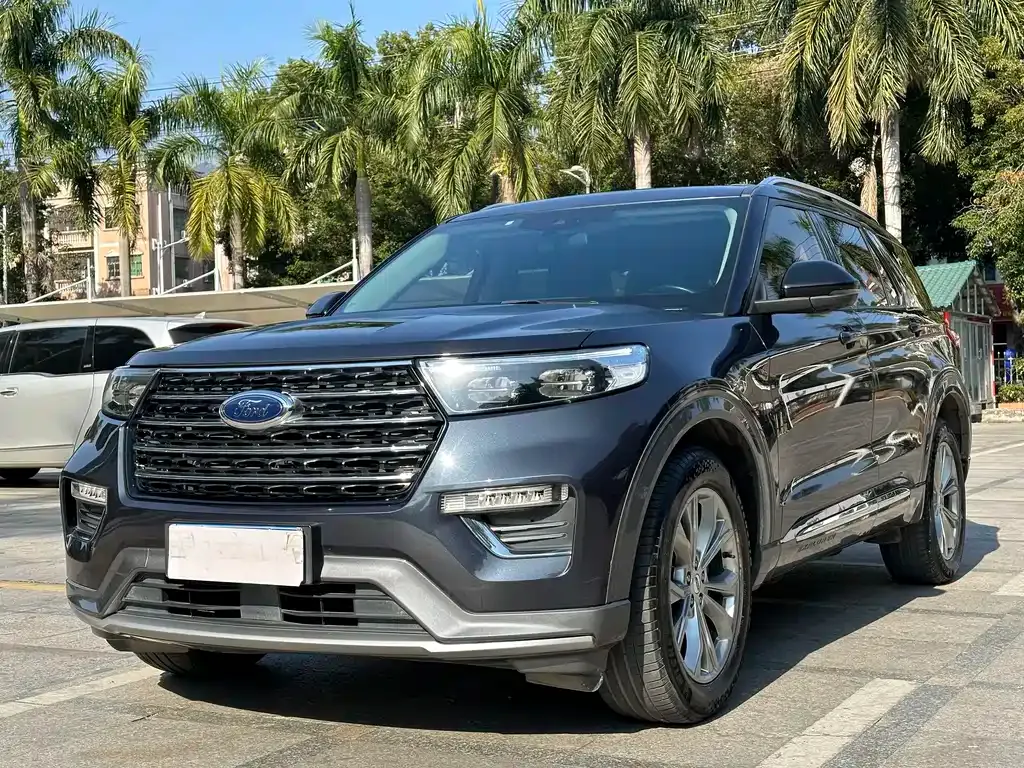 Ford Explorer — фото 1