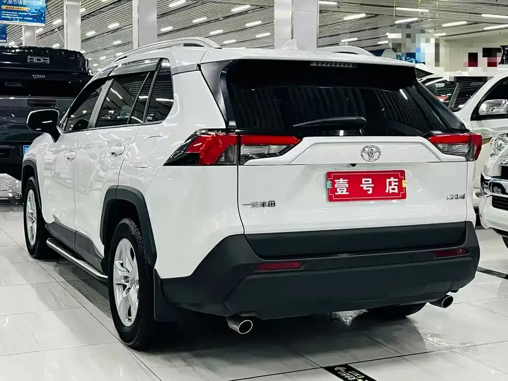 Toyota RAV4 2023 из CN, фото 5