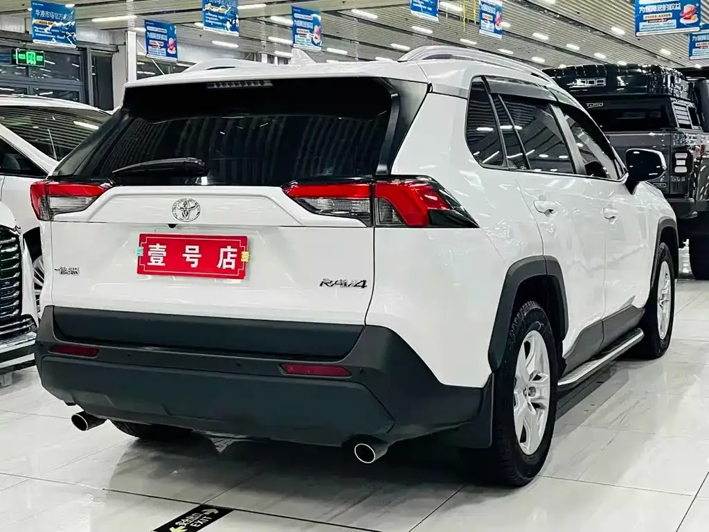 Toyota RAV4 2023 из CN, фото 3