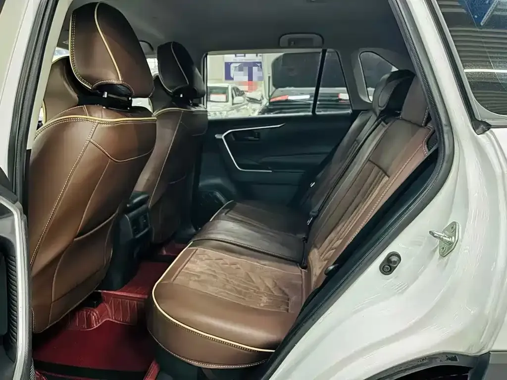 Toyota RAV4 2023 из CN, фото 6