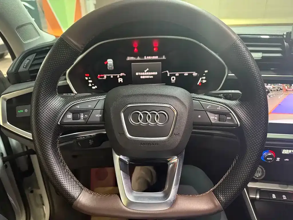 Audi Q3 — фото 9