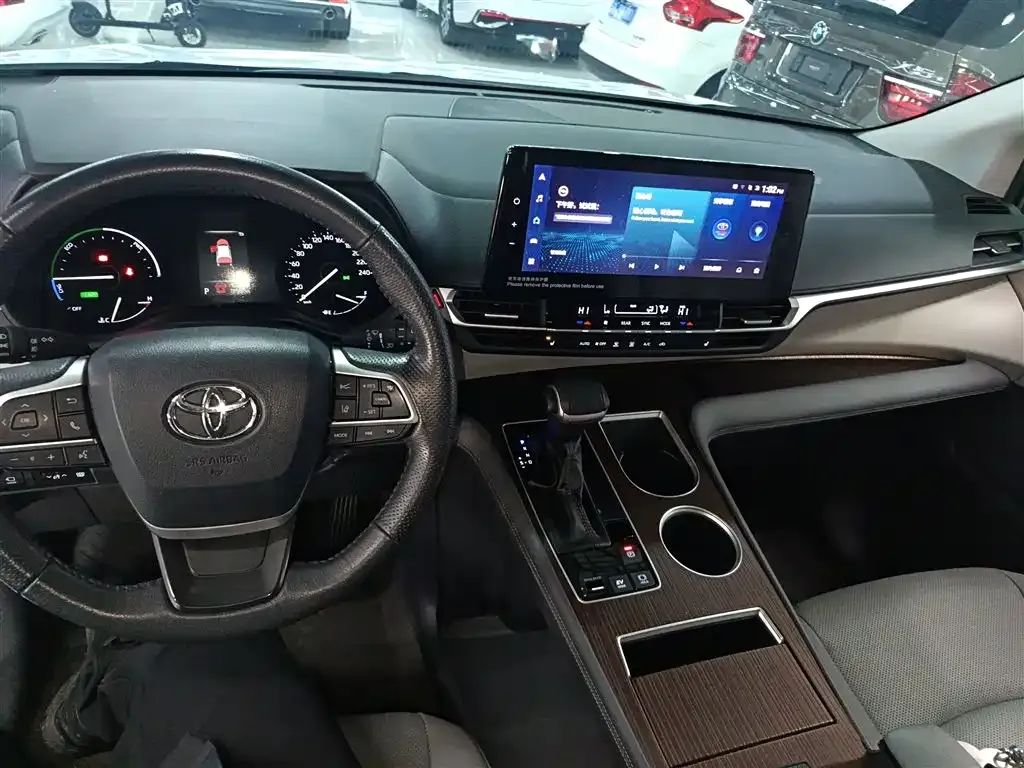Toyota Granvia 2024 из CN, фото 3