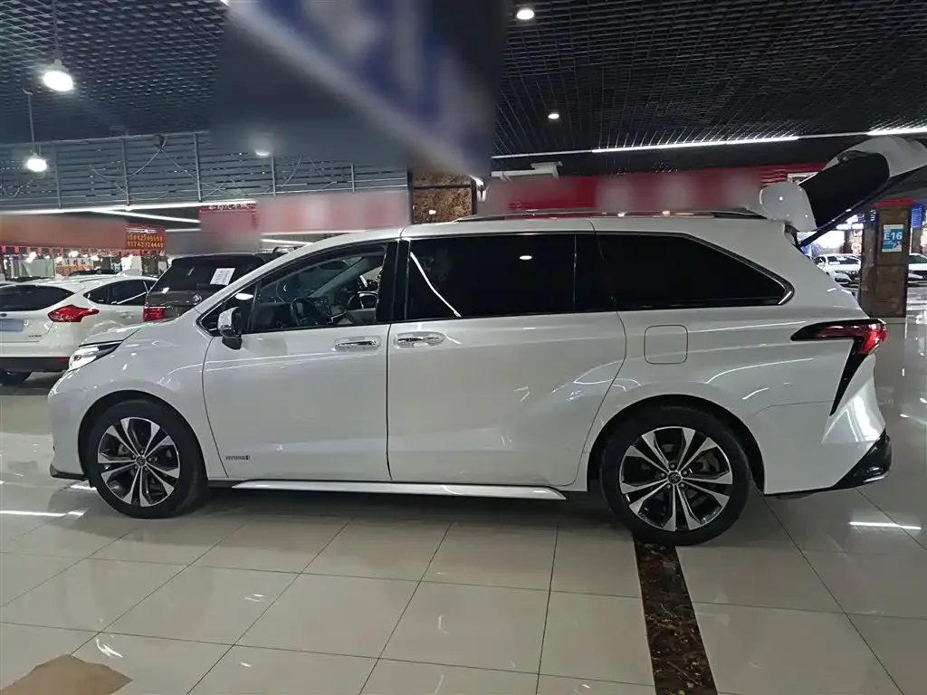 Toyota Granvia 2024 из CN, фото 8