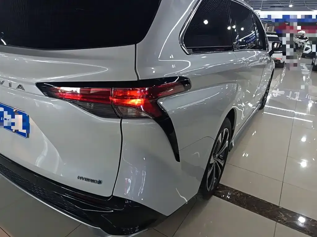 Toyota Granvia 2024 из CN, фото 4