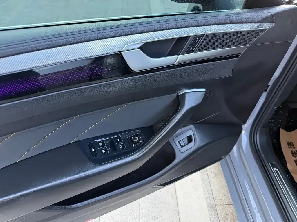 Volkswagen CC 2023 из CN, фото 3