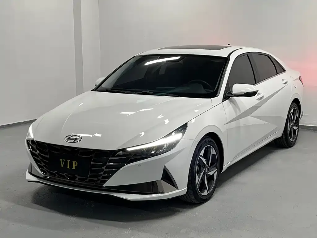 Hyundai Elantra 2023 из CN, фото 1