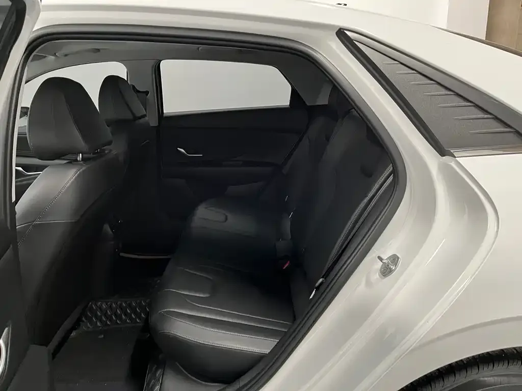 Hyundai Elantra 2023 из CN, фото 9