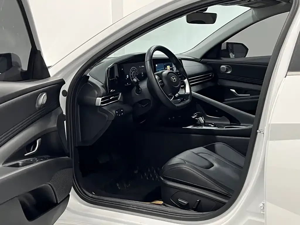 Hyundai Elantra 2023 из CN, фото 7