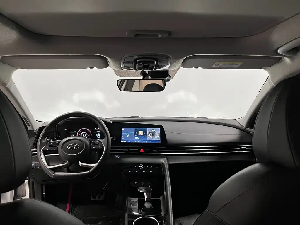 Hyundai Elantra 2023 из CN, фото 2
