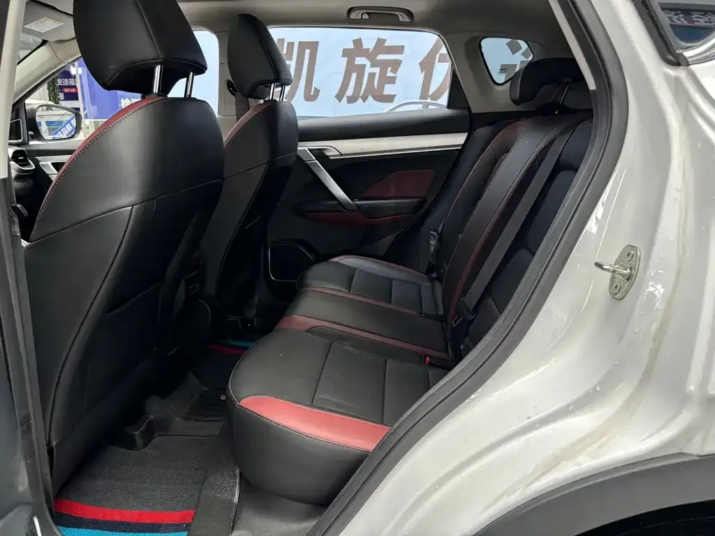 Geely Binyue 2022 из CN, фото 2