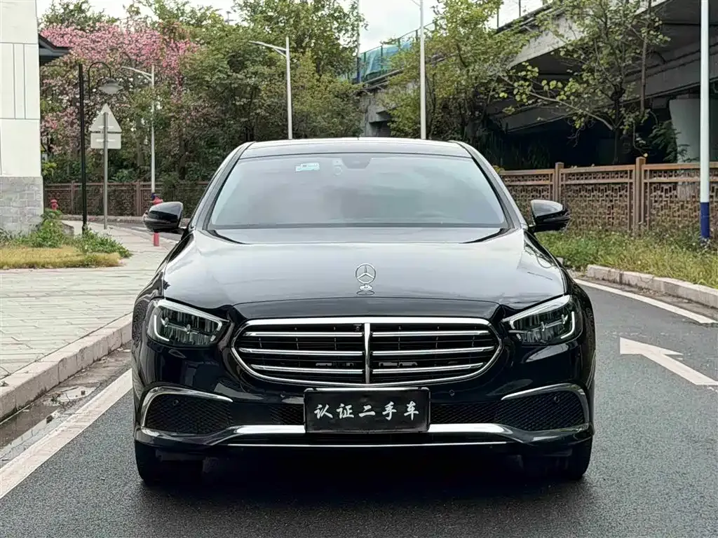 Mercedes-Benz E-Class — фото 1