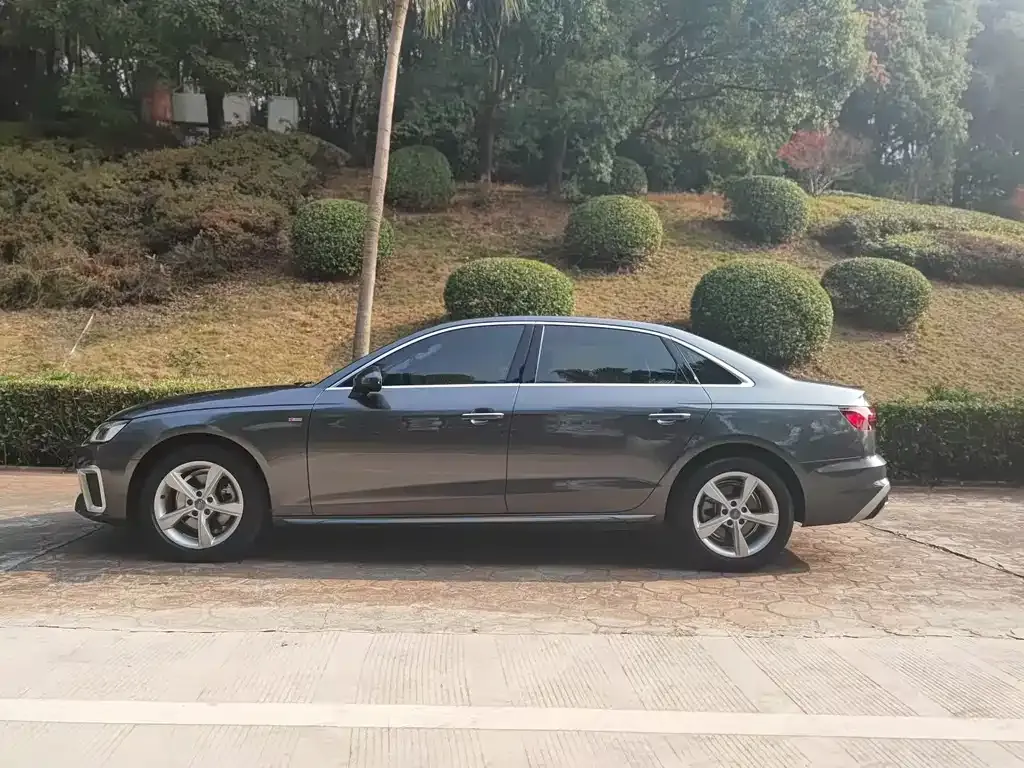 Audi A4L 2021 из CN, фото 4