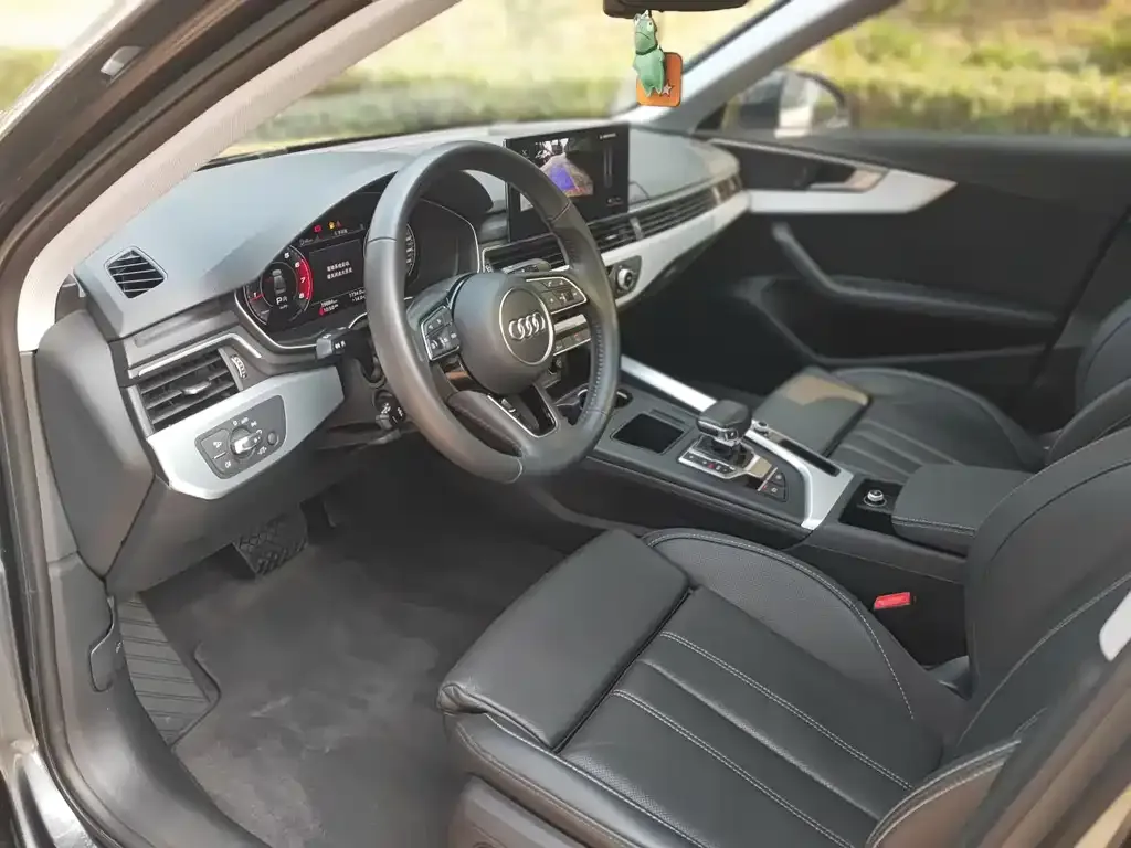 Audi A4L 2021 из CN, фото 5