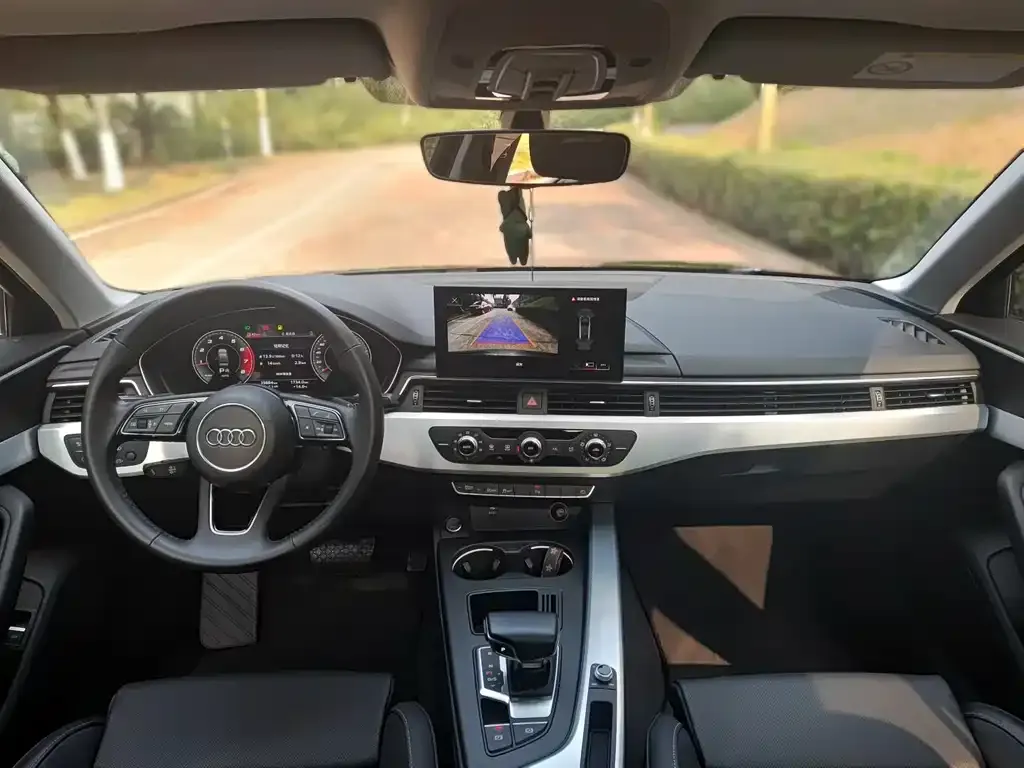 Audi A4L 2021 из CN, фото 2