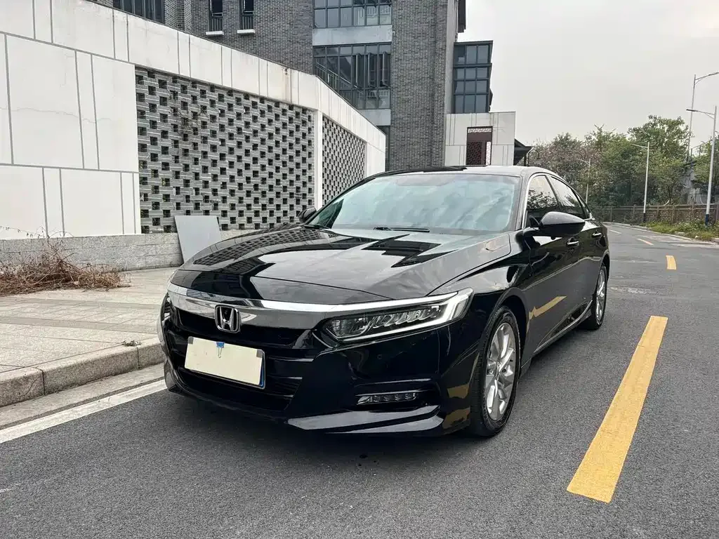 Honda Accord — фото 1