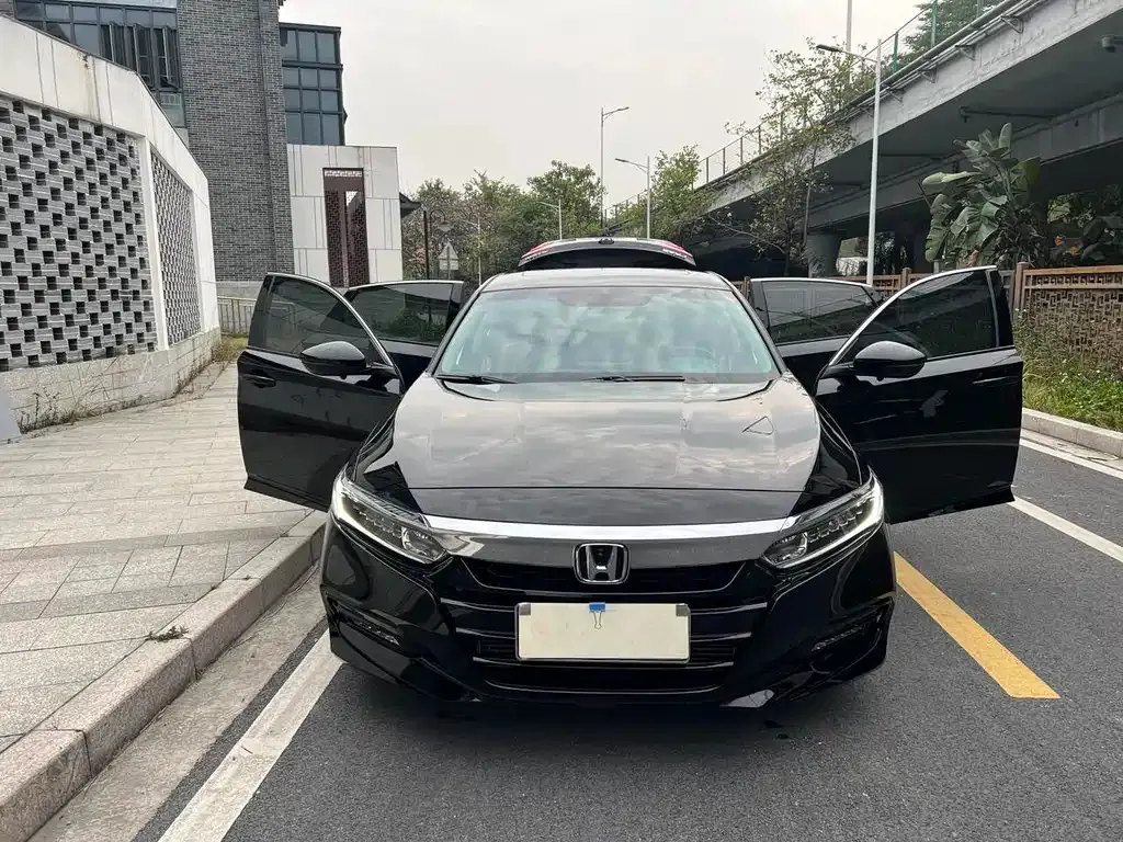 Honda Accord — фото 8