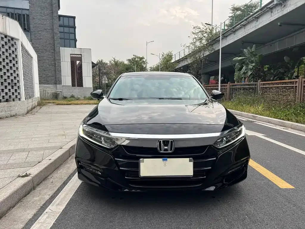 Honda Accord — фото 10