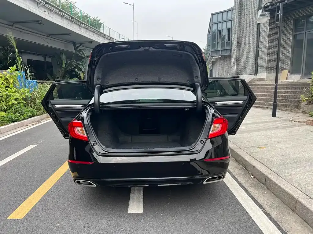 Honda Accord — фото 4