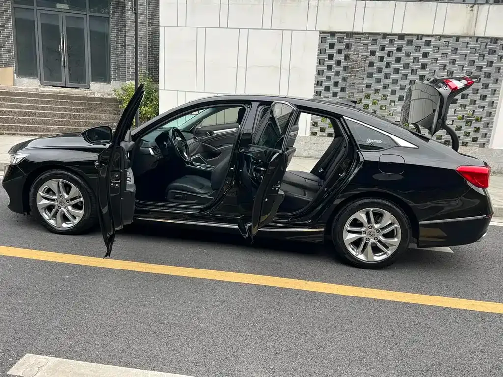Honda Accord — фото 9