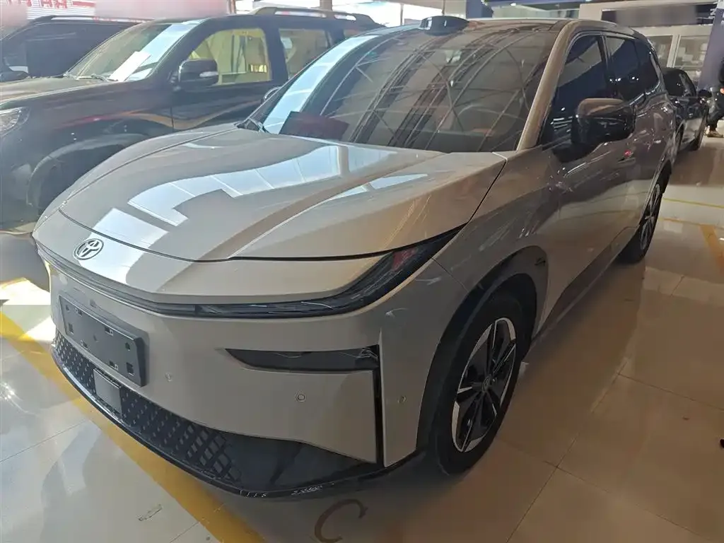 Toyota Platinum 3X 2025 из CN, фото 7