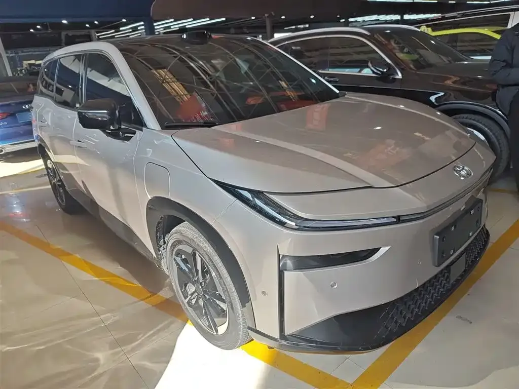 Toyota Platinum 3X 2025 из CN, фото 10