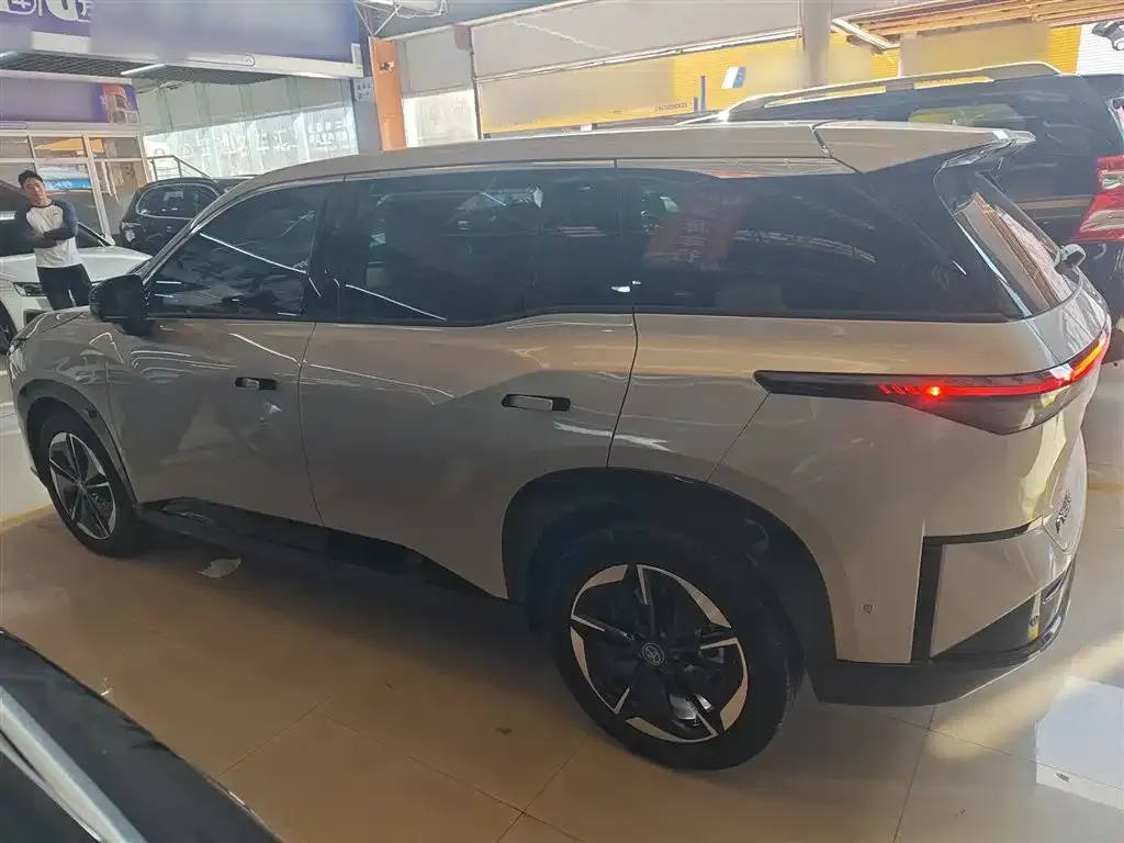 Toyota Platinum 3X 2025 из CN, фото 9