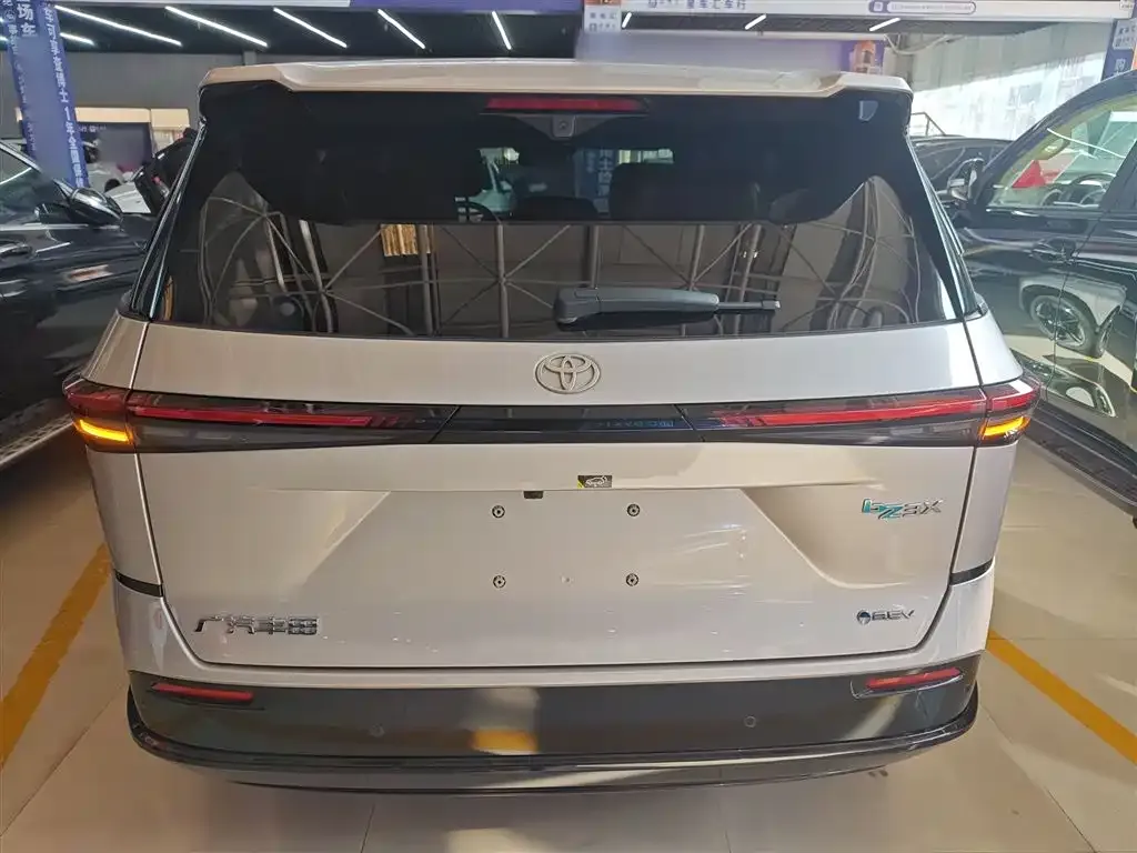 Toyota Platinum 3X 2025 из CN, фото 3