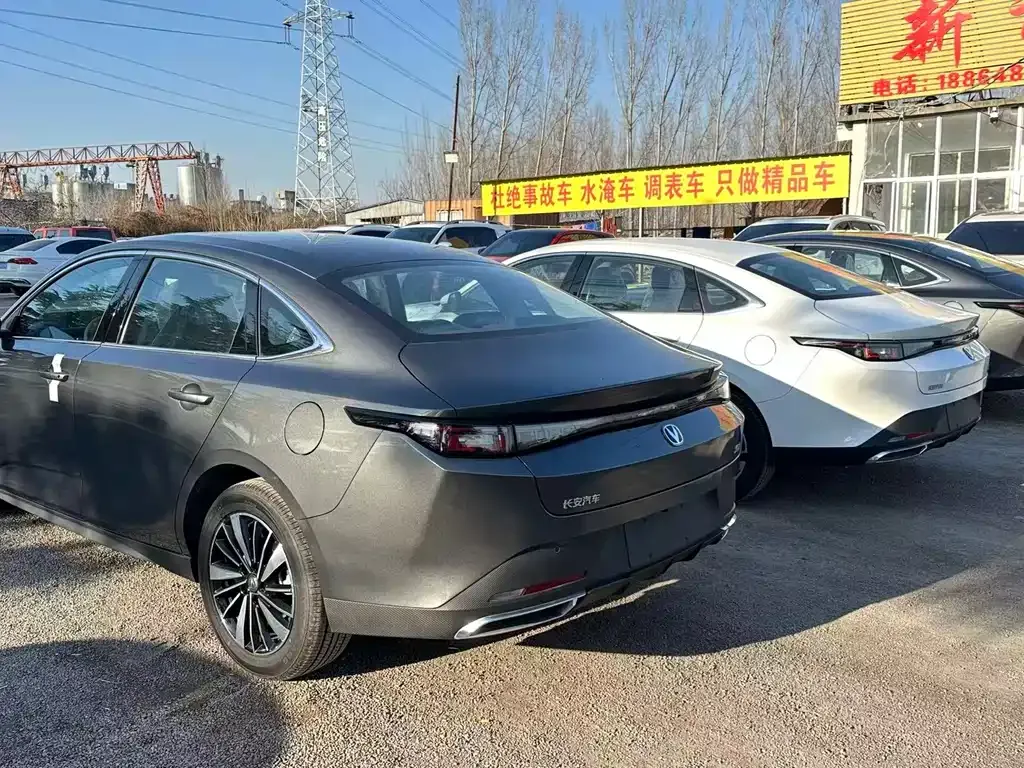 Changan Eado PHEV — фото 8
