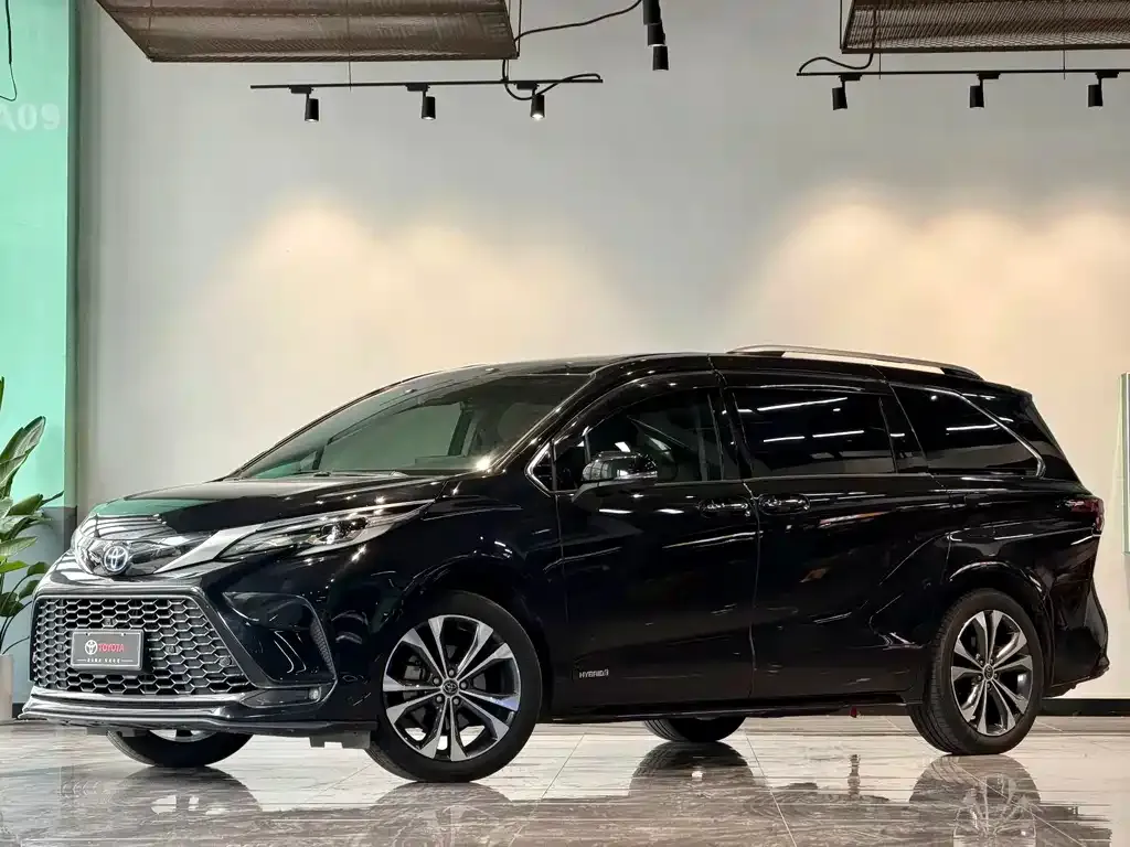 Toyota Granvia — фото 1