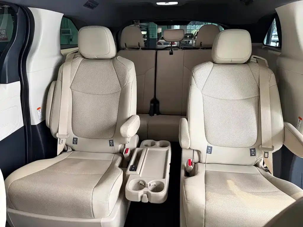 Toyota Granvia — фото 9